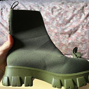 Military style sock boot lug sole